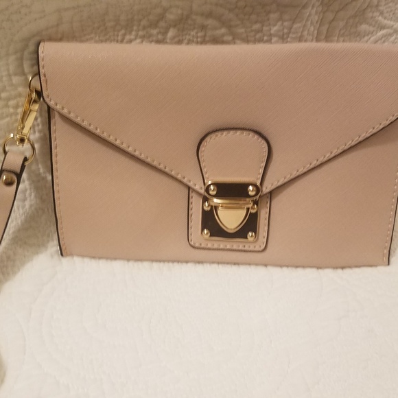 Handbags - Pink wristlet clutch bag! 👛